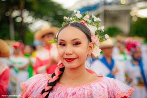 Gran Baile del Huipil en la Plaza Soberanía en Managua