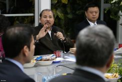 Daniel y Rosario se reúnen con presidente de HKND, señor Wang Jing