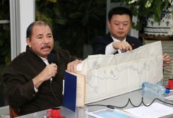 Daniel y Rosario se reúnen con presidente de HKND, señor Wang Jing