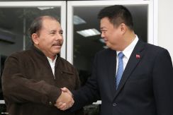 Daniel y Rosario se reúnen con presidente de HKND, señor Wang Jing