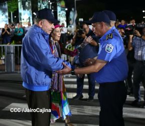 Desfile Policial “Unidad, Fuerza y Victorias” en la Avenida de Bolívar a Chávez