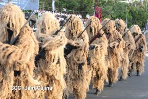 Desfile Policial “Unidad, Fuerza y Victorias” en la Avenida de Bolívar a Chávez
