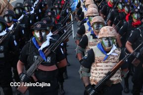 Desfile Policial “Unidad, Fuerza y Victorias” en la Avenida de Bolívar a Chávez