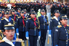 Desfile Policial “Unidad, Fuerza y Victorias” en la Avenida de Bolívar a Chávez