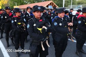 Desfile Policial “Unidad, Fuerza y Victorias” en la Avenida de Bolívar a Chávez