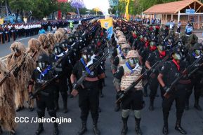 Desfile Policial “Unidad, Fuerza y Victorias” en la Avenida de Bolívar a Chávez