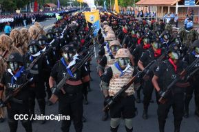 Desfile Policial “Unidad, Fuerza y Victorias” en la Avenida de Bolívar a Chávez