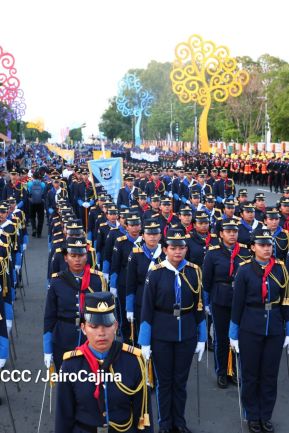 Desfile Policial “Unidad, Fuerza y Victorias” en la Avenida de Bolívar a Chávez