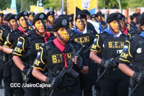 Desfile Policial “Unidad, Fuerza y Victorias” en la Avenida de Bolívar a Chávez