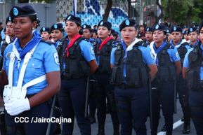 Desfile Policial “Unidad, Fuerza y Victorias” en la Avenida de Bolívar a Chávez