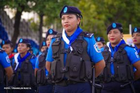 Desfile Policial “Unidad, Fuerza y Victorias” en la Avenida de Bolívar a Chávez