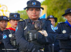 Desfile Policial “Unidad, Fuerza y Victorias” en la Avenida de Bolívar a Chávez