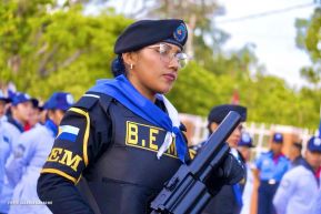 Desfile Policial “Unidad, Fuerza y Victorias” en la Avenida de Bolívar a Chávez