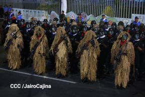 Desfile Policial “Unidad, Fuerza y Victorias” en la Avenida de Bolívar a Chávez