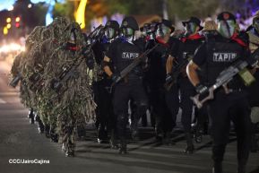 Desfile Policial “Unidad, Fuerza y Victorias” en la Avenida de Bolívar a Chávez
