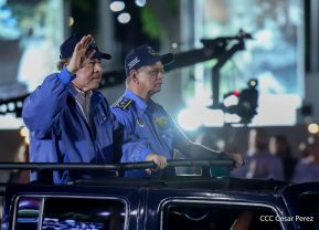 Desfile Policial “Unidad, Fuerza y Victorias” en la Avenida de Bolívar a Chávez