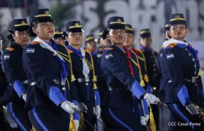 Desfile Policial “Unidad, Fuerza y Victorias” en la Avenida de Bolívar a Chávez