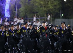 Desfile Policial “Unidad, Fuerza y Victorias” en la Avenida de Bolívar a Chávez