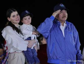 Desfile Policial “Unidad, Fuerza y Victorias” en la Avenida de Bolívar a Chávez