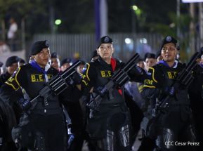 Desfile Policial “Unidad, Fuerza y Victorias” en la Avenida de Bolívar a Chávez