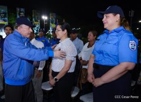 Desfile Policial “Unidad, Fuerza y Victorias” en la Avenida de Bolívar a Chávez