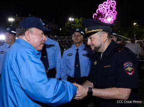 Desfile Policial “Unidad, Fuerza y Victorias” en la Avenida de Bolívar a Chávez