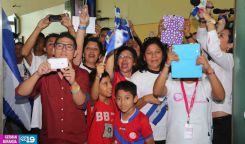 Juventud nicaragüense y familiares reciben a Oscar Duarte en el Aeropuerto