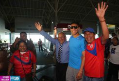 Juventud nicaragüense y familiares reciben a Oscar Duarte en el Aeropuerto
