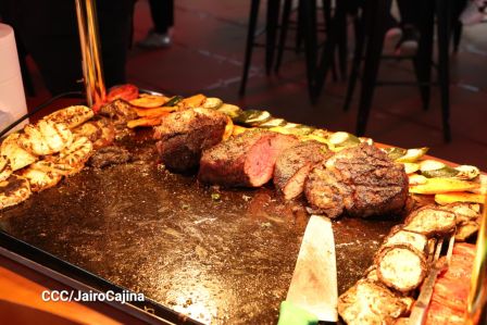 Familias de Managua disfrutan de la Feria Ganadera Navidad 2025