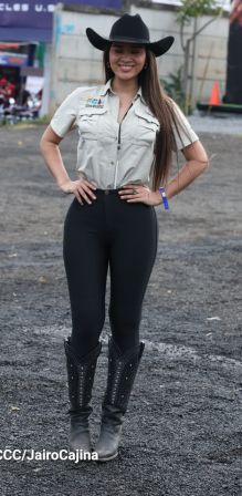 Familias de Managua disfrutan de la Feria Ganadera Navidad 2025