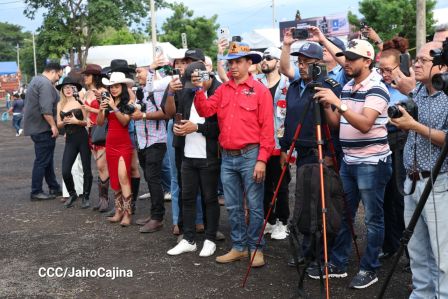 Familias de Managua disfrutan de la Feria Ganadera Navidad 2025