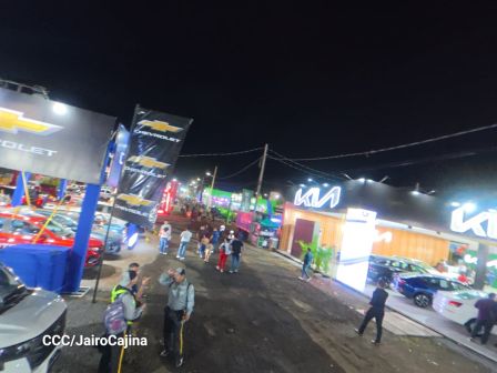 Familias de Managua disfrutan de la Feria Ganadera Navidad 2025