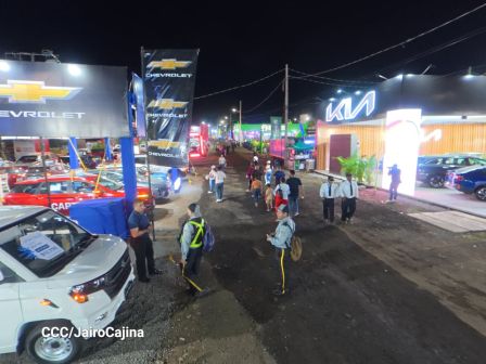Familias de Managua disfrutan de la Feria Ganadera Navidad 2025