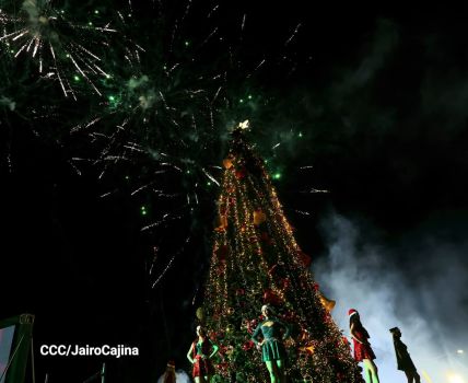 Familias de Managua disfrutan de la Feria Ganadera Navidad 2025