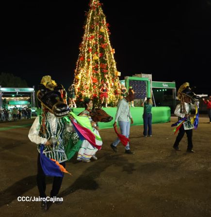 Familias de Managua disfrutan de la Feria Ganadera Navidad 2025