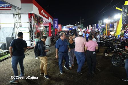 Familias de Managua disfrutan de la Feria Ganadera Navidad 2025