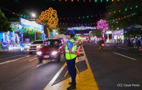Inauguración de altares en honor a la Inmaculada Concepción de María en la Avenida de Bolívar a Chávez