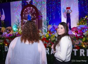 Inauguración de altares en honor a la Inmaculada Concepción de María en la Avenida de Bolívar a Chávez