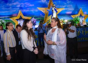 Inauguración de altares en honor a la Inmaculada Concepción de María en la Avenida de Bolívar a Chávez