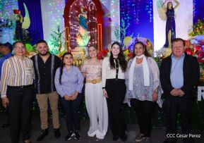 Inauguración de altares en honor a la Inmaculada Concepción de María en la Avenida de Bolívar a Chávez