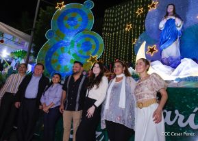Inauguración de altares en honor a la Inmaculada Concepción de María en la Avenida de Bolívar a Chávez