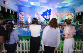 Inauguración de altares en honor a la Inmaculada Concepción de María en la Avenida de Bolívar a Chávez