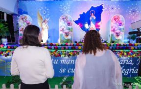 Inauguración de altares en honor a la Inmaculada Concepción de María en la Avenida de Bolívar a Chávez