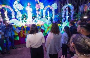 Inauguración de altares en honor a la Inmaculada Concepción de María en la Avenida de Bolívar a Chávez