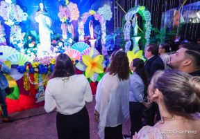 Inauguración de altares en honor a la Inmaculada Concepción de María en la Avenida de Bolívar a Chávez