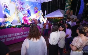 Inauguración de altares en honor a la Inmaculada Concepción de María en la Avenida de Bolívar a Chávez