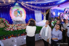 Inauguración de altares en honor a la Inmaculada Concepción de María en la Avenida de Bolívar a Chávez