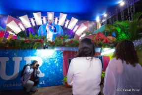 Inauguración de altares en honor a la Inmaculada Concepción de María en la Avenida de Bolívar a Chávez