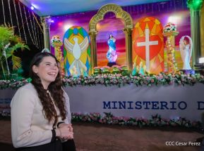Inauguración de altares en honor a la Inmaculada Concepción de María en la Avenida de Bolívar a Chávez