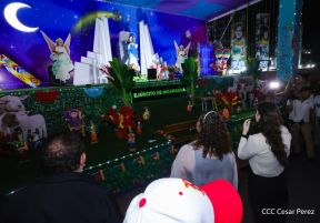 Inauguración de altares en honor a la Inmaculada Concepción de María en la Avenida de Bolívar a Chávez